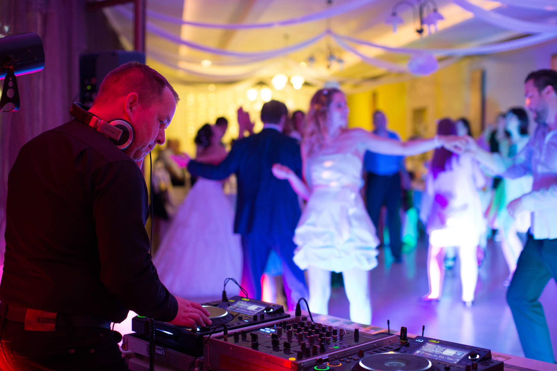 esküvői DJ
